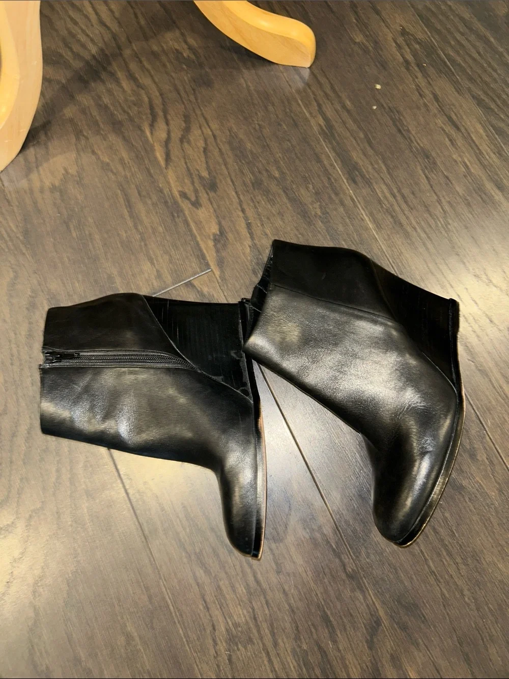 Vince Camuto chic black